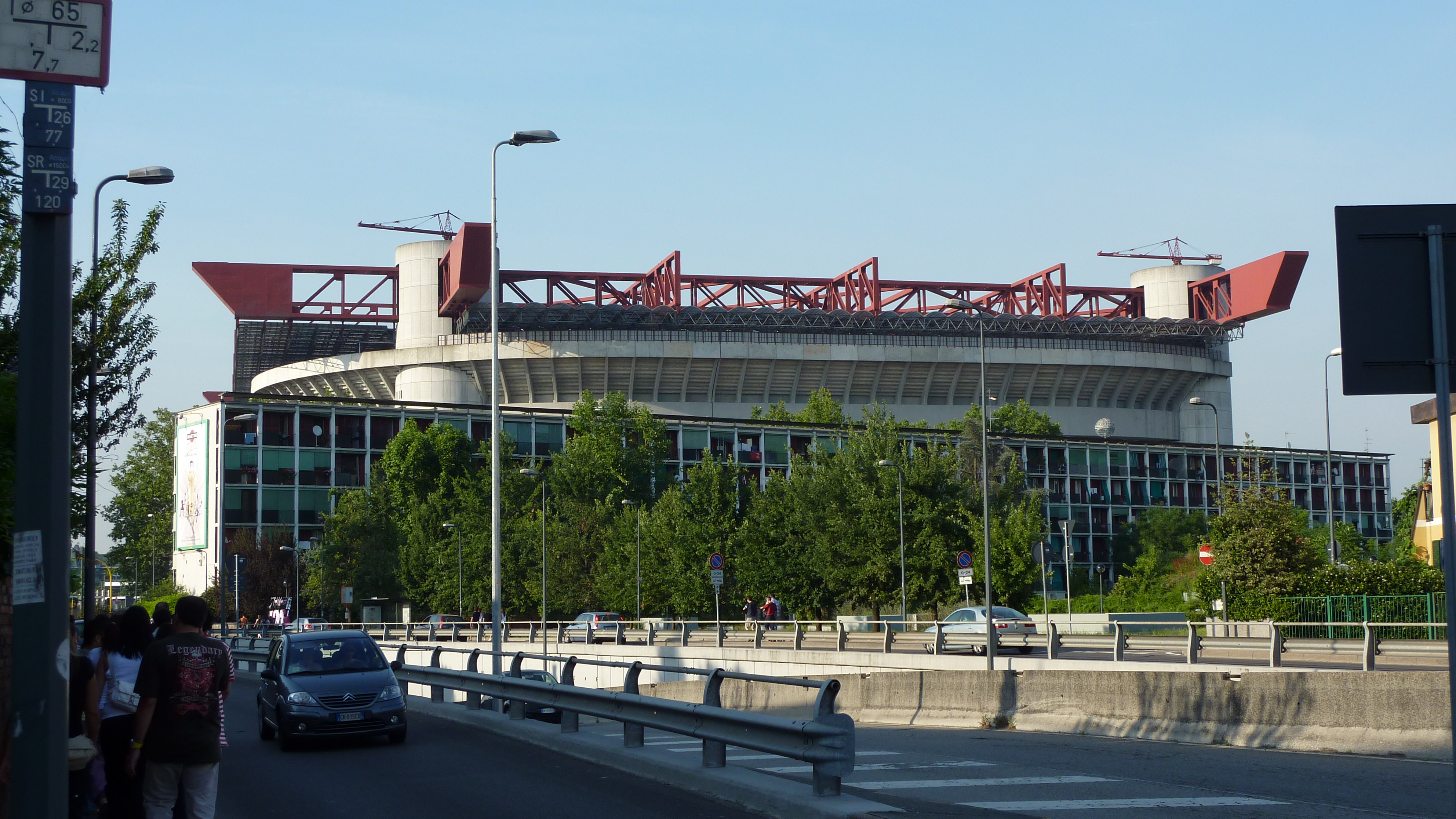 O Estádio do Bessa Século XXI é o estádio oficial do Boavista Futebol Clube, situado na cidade do Porto, em Portugal.
Originalmente inaugurado em 1972, o Estádio do Bessa foi reconstruído no início do